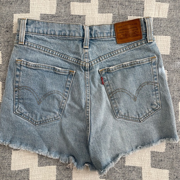 Levi's Ribcage Short - Picture 2 of 5